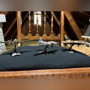 Large set of collectible planes and tanks!